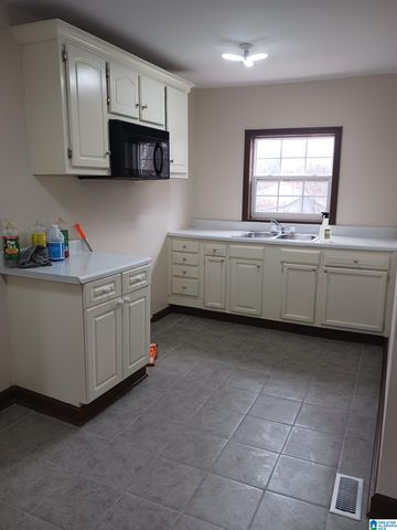 617 8TH AVENUE, Midfield, AL 35228