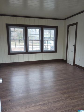 617 8TH AVENUE, Midfield, AL 35228