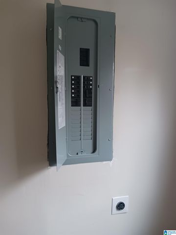 617 8TH AVENUE, Midfield, AL 35228