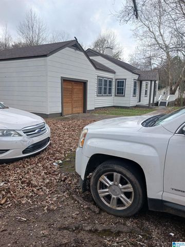 617 8TH AVENUE, Midfield, AL 35228