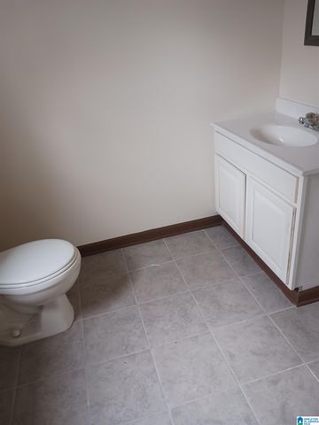 617 8TH AVENUE, Midfield, AL 35228