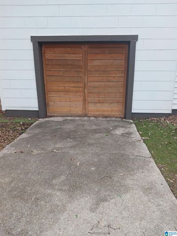 617 8TH AVENUE, Midfield, AL 35228