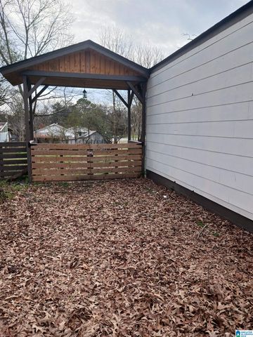 617 8TH AVENUE, Midfield, AL 35228