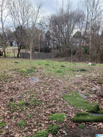 617 8TH AVENUE, Midfield, AL 35228