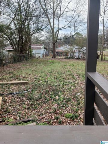 617 8TH AVENUE, Midfield, AL 35228