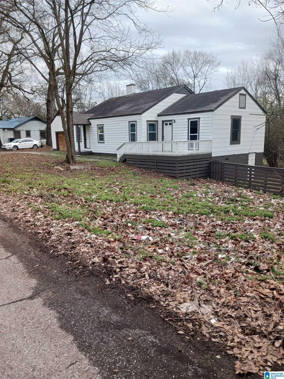 617 8TH AVENUE, Midfield, AL 35228