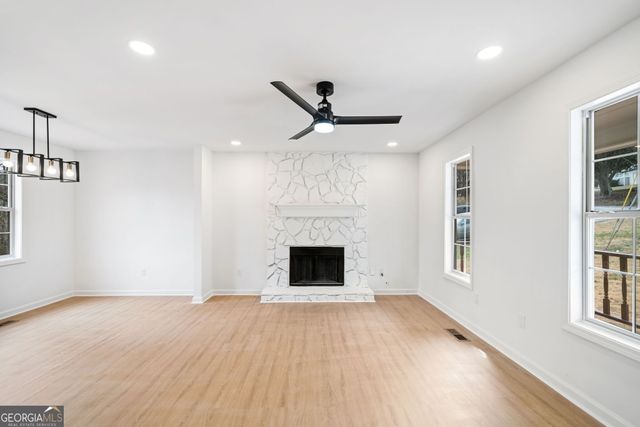 109 Brookside Court, Dallas, GA 30132