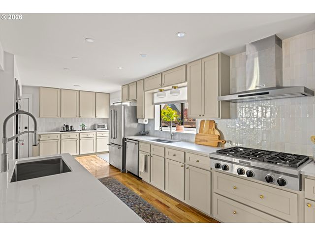 706 Se 47TH Ave, Hillsboro, OR 97123