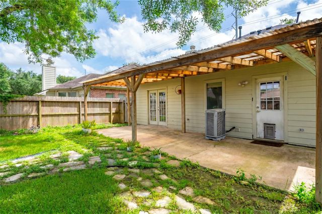 3727 Nichols Avenue, Dickinson, TX 77539