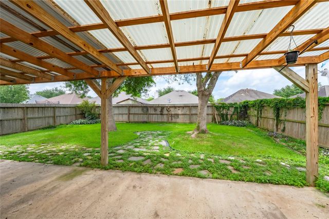 3727 Nichols Avenue, Dickinson, TX 77539