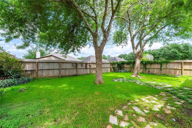 3727 Nichols Avenue, Dickinson, TX 77539