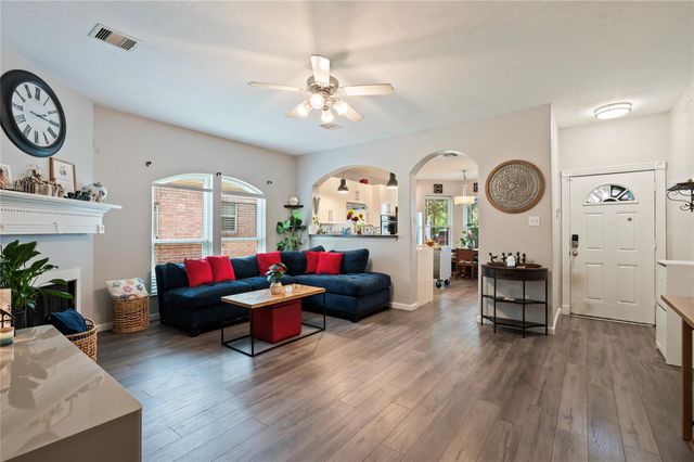 3727 Nichols Avenue, Dickinson, TX 77539