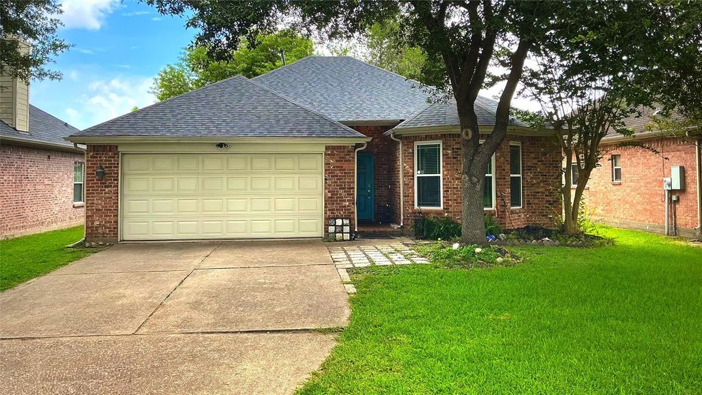 3727 Nichols Avenue, Dickinson, TX 77539