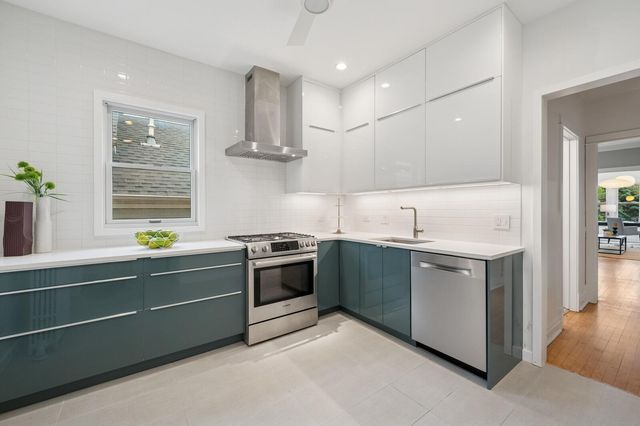 2238 W Winona Street, Chicago, IL 60625