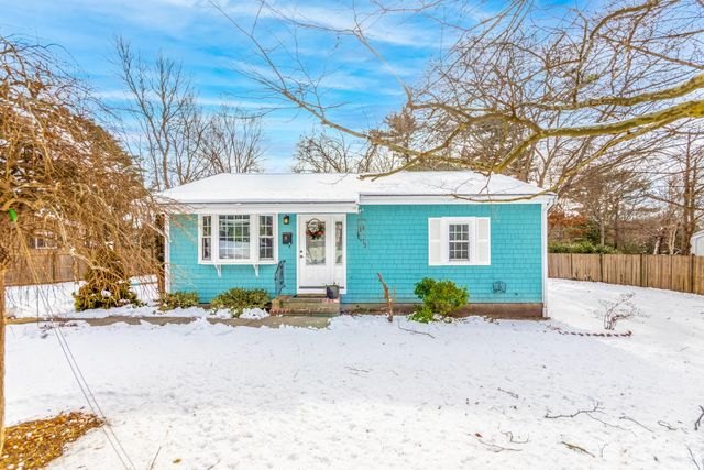 58 Maple Street, Buzzards Bay, MA 02532