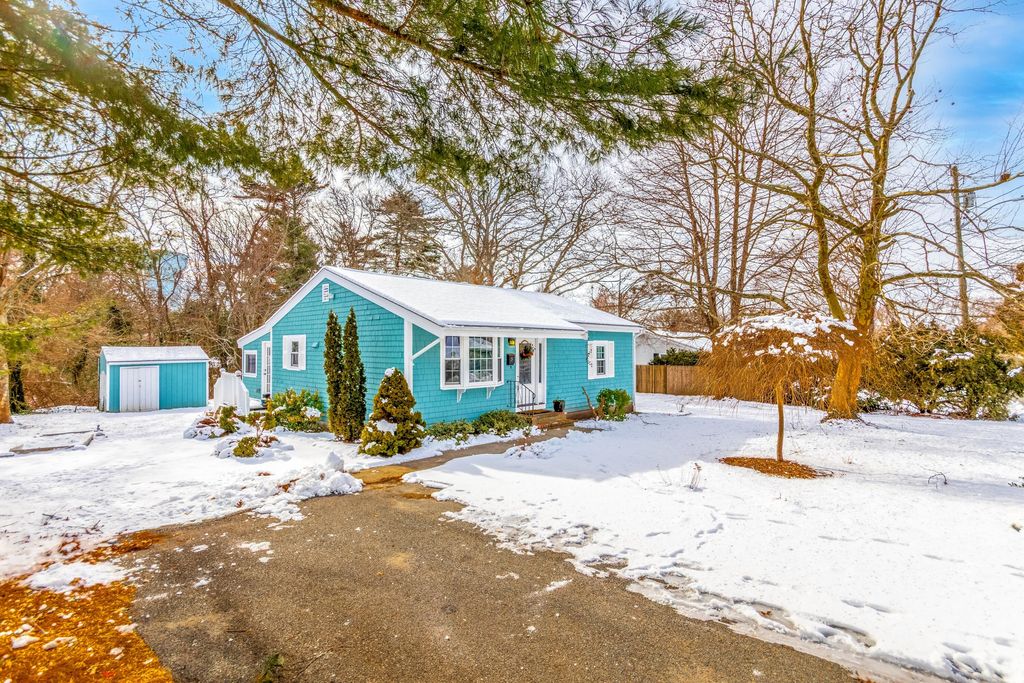 58 Maple Street, Buzzards Bay, MA 02532