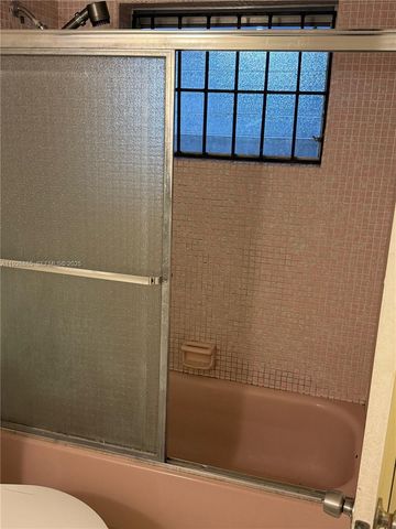 1400 NE 191st St 222, Miami, FL 33179