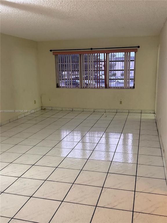 1400 NE 191st St 222, Miami, FL 33179