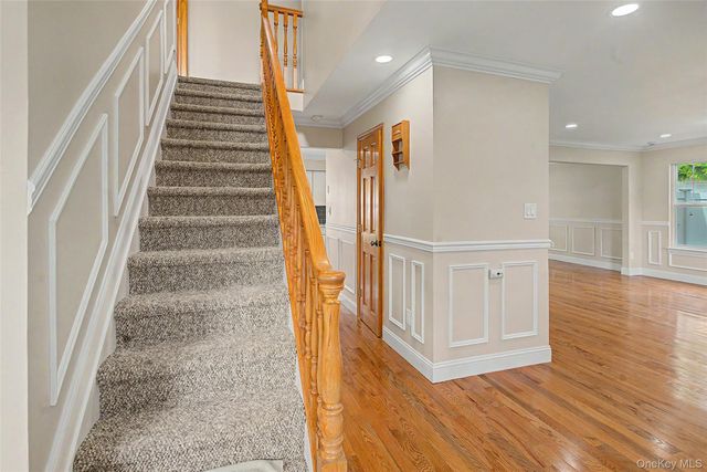 6 Lyons Lane, Coram, NY 11727