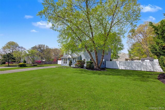 6 Lyons Lane, Coram, NY 11727
