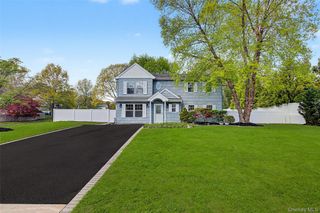 6 Lyons Lane, Coram, NY 11727
