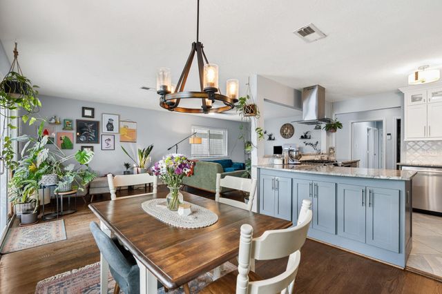 5230 Saxon Drive, Houston, TX 77092