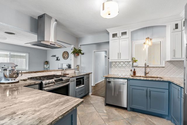 5230 Saxon Drive, Houston, TX 77092