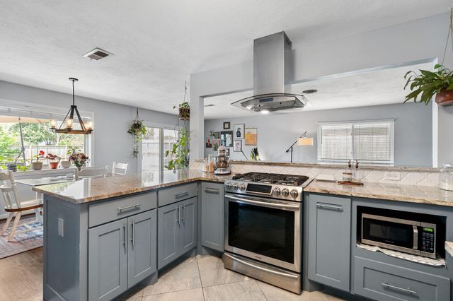 5230 Saxon Drive, Houston, TX 77092