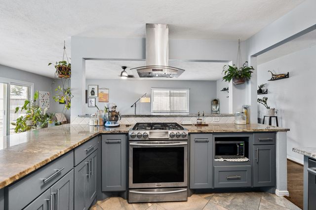 5230 Saxon Drive, Houston, TX 77092