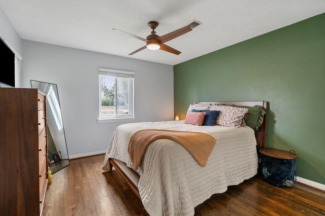 5230 Saxon Drive, Houston, TX 77092