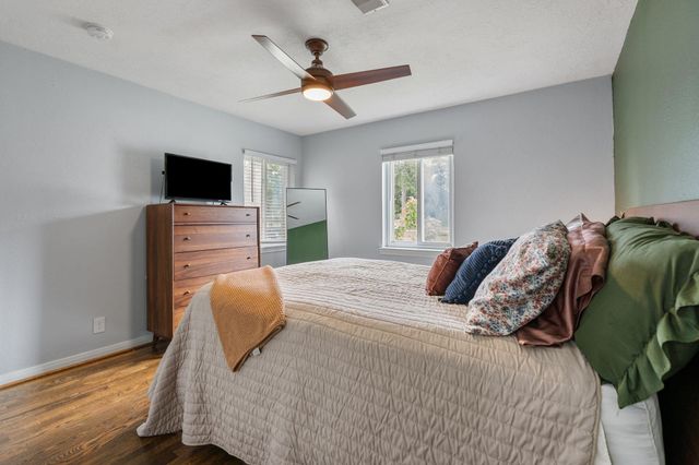 5230 Saxon Drive, Houston, TX 77092