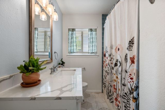 5230 Saxon Drive, Houston, TX 77092