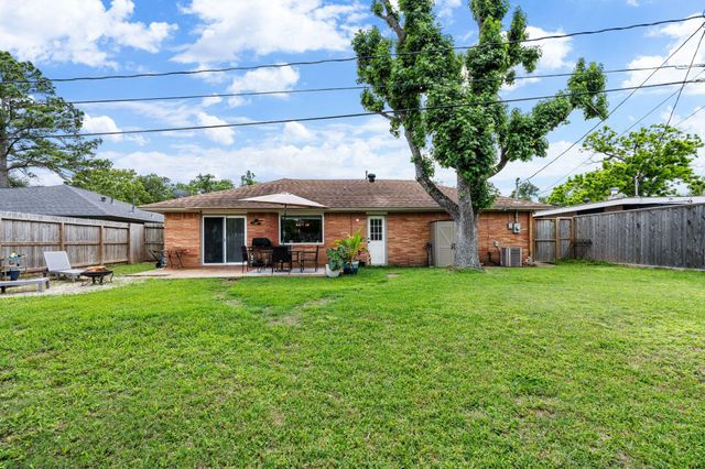 5230 Saxon Drive, Houston, TX 77092