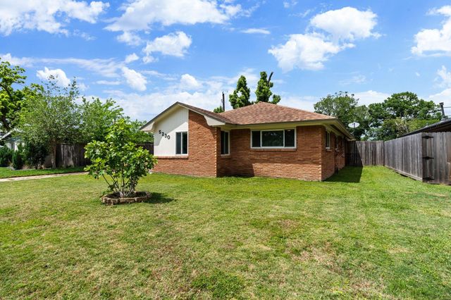 5230 Saxon Drive, Houston, TX 77092