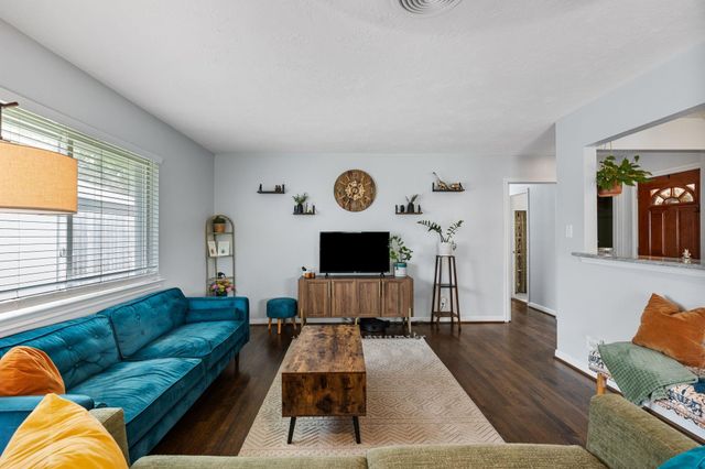 5230 Saxon Drive, Houston, TX 77092