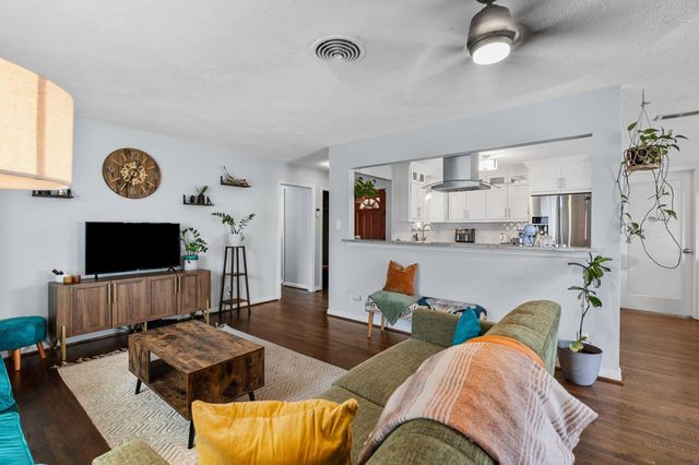 5230 Saxon Drive, Houston, TX 77092