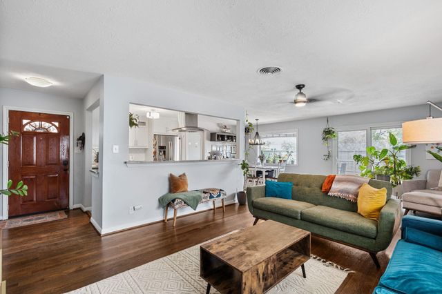 5230 Saxon Drive, Houston, TX 77092