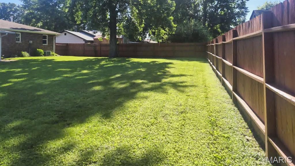 Image 9 of property listing at 2574 Stratford Lane, Granite City, IL 62040