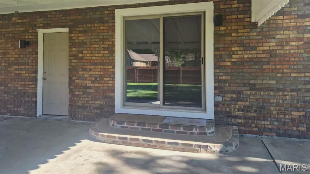 Image 10 of property listing at 2574 Stratford Lane, Granite City, IL 62040