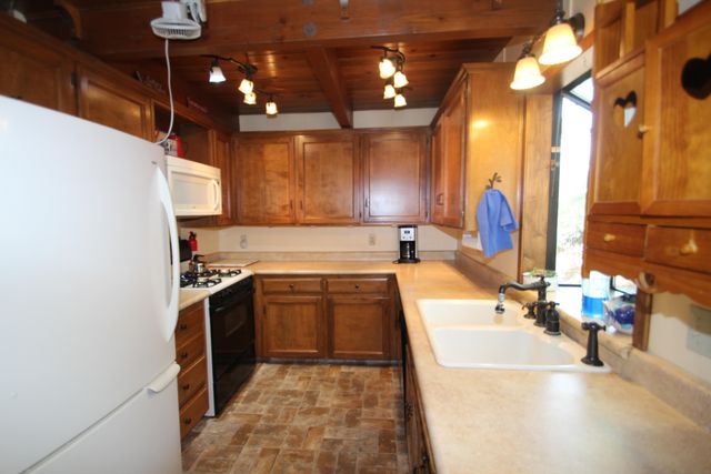 475 John Lewis Drive, Pierpoint Springs, CA 93265