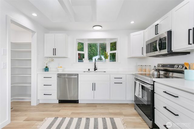 27405 Lofall Court NW, Poulsbo, WA 98370