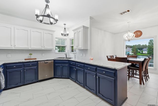 12132 River Highlands, St Amant, LA 70774