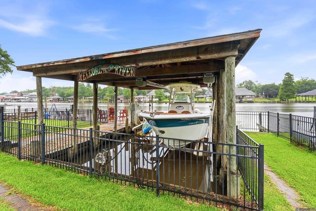 12132 River Highlands, St Amant, LA 70774