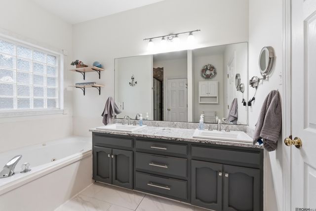 12132 River Highlands, St Amant, LA 70774
