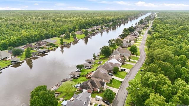 12132 River Highlands, St Amant, LA 70774