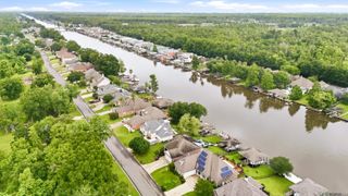12132 River Highlands, St Amant, LA 70774