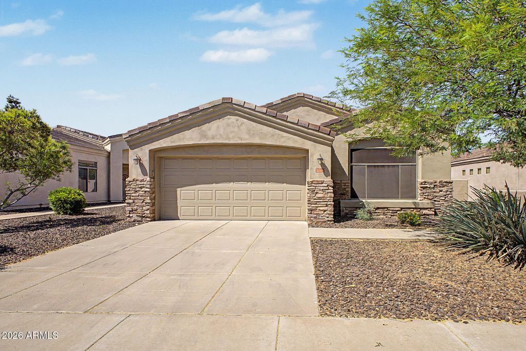Image 1 of property listing at 2018 E BEAUTIFUL Lane, Phoenix, AZ 85042