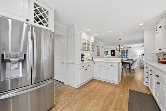 6209 N Berkeley BOULEVARD, Whitefish Bay, WI 53217