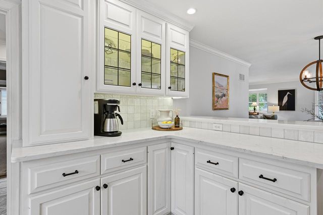 6209 N Berkeley BOULEVARD, Whitefish Bay, WI 53217
