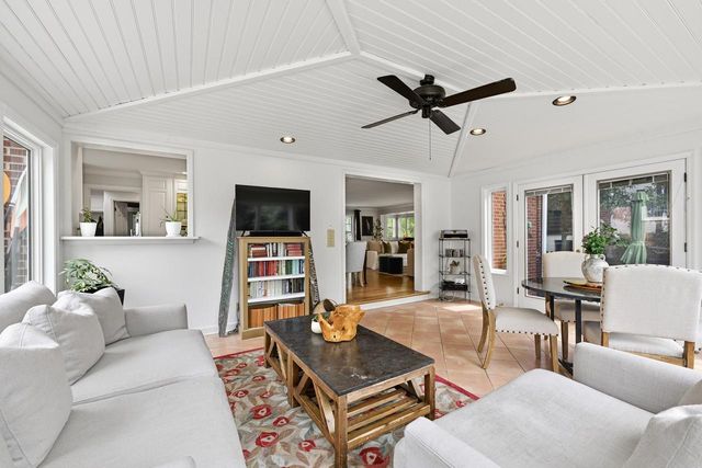 6209 N Berkeley BOULEVARD, Whitefish Bay, WI 53217